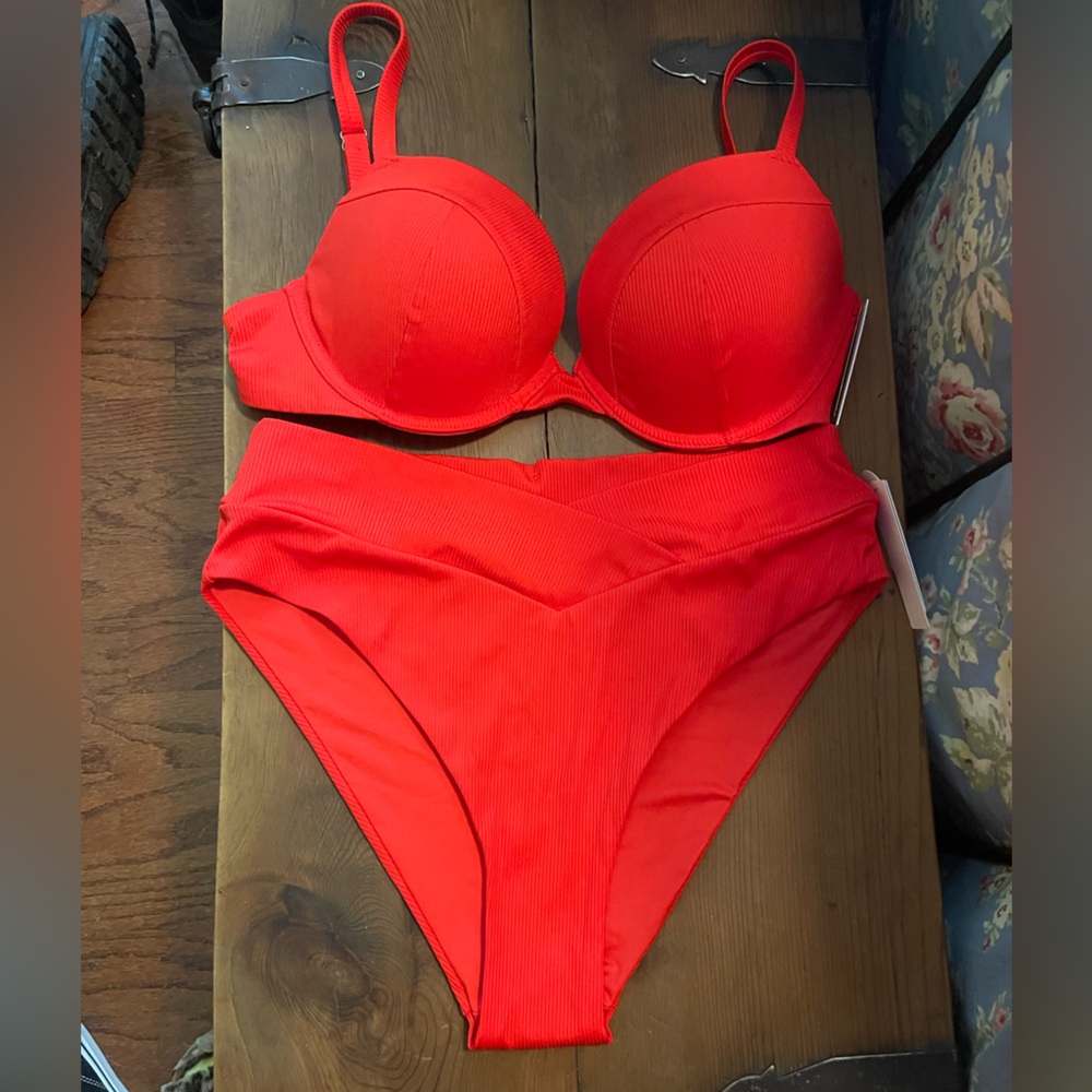 NWT Victoria's Secret Two Piece Bathing Suit Large Bottoms 38B Top Red